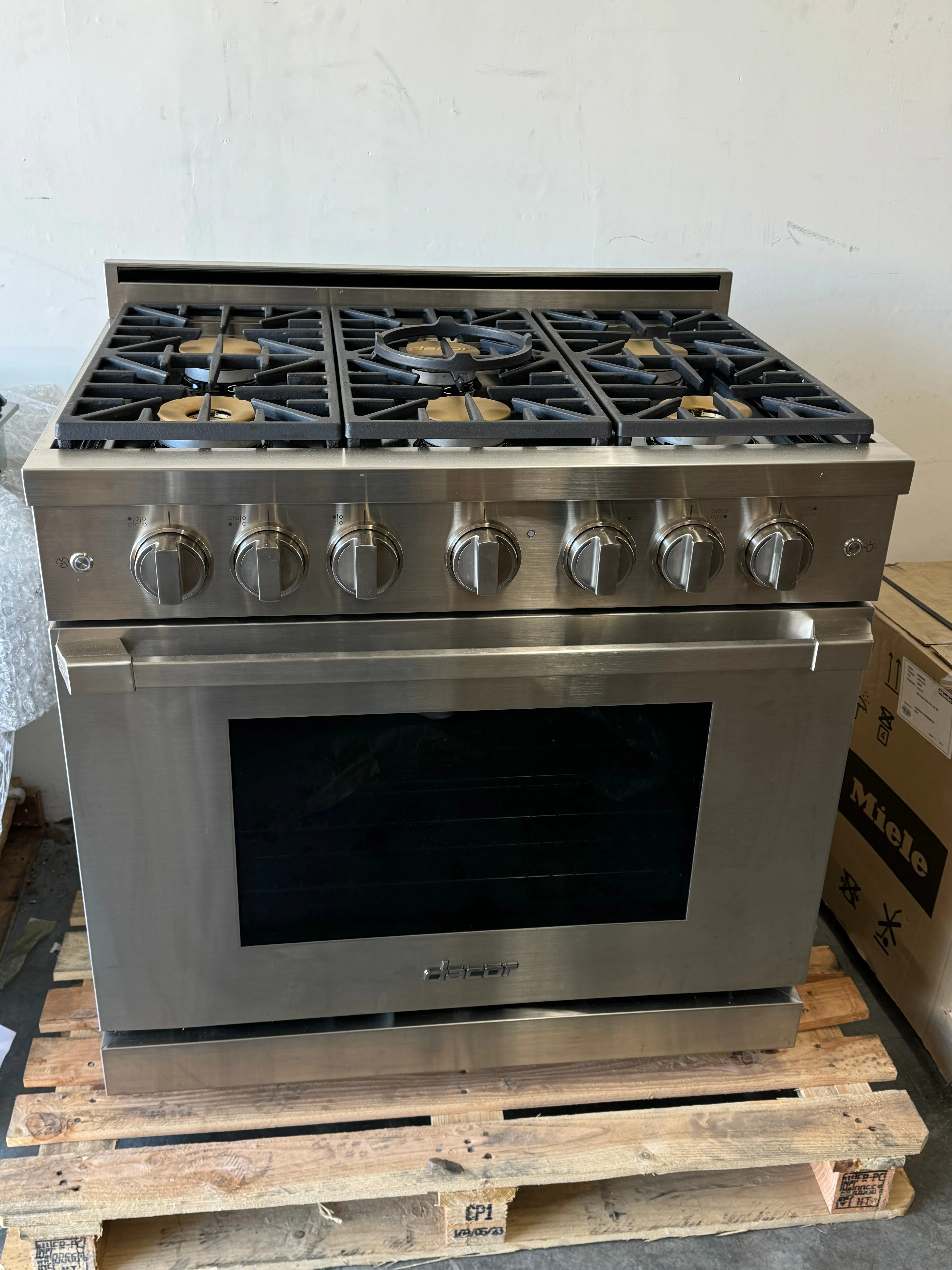 Dacor Professional HGPR36SNG 36 Inch Pro Gas Range with 6 Sealed Burners, 5.2 cu. ft. Capacity, Convection, Self-Clean, Illumina™ Knobs, Powerful 18K BTU, Continuous Grates and Downdraft Compatible: Stainless Steel, Natural Gas