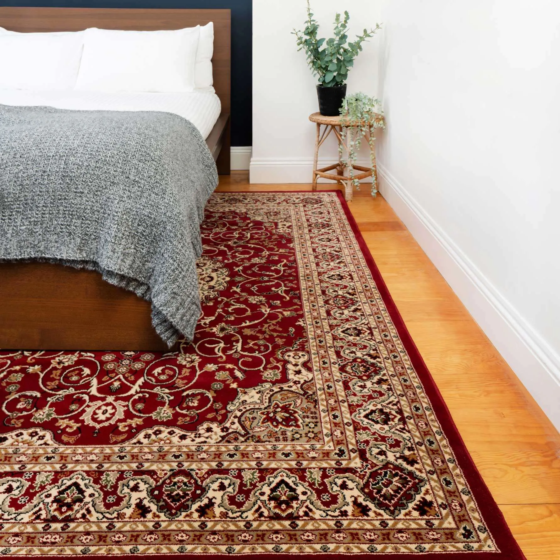 Traditional Red Bordered Rug